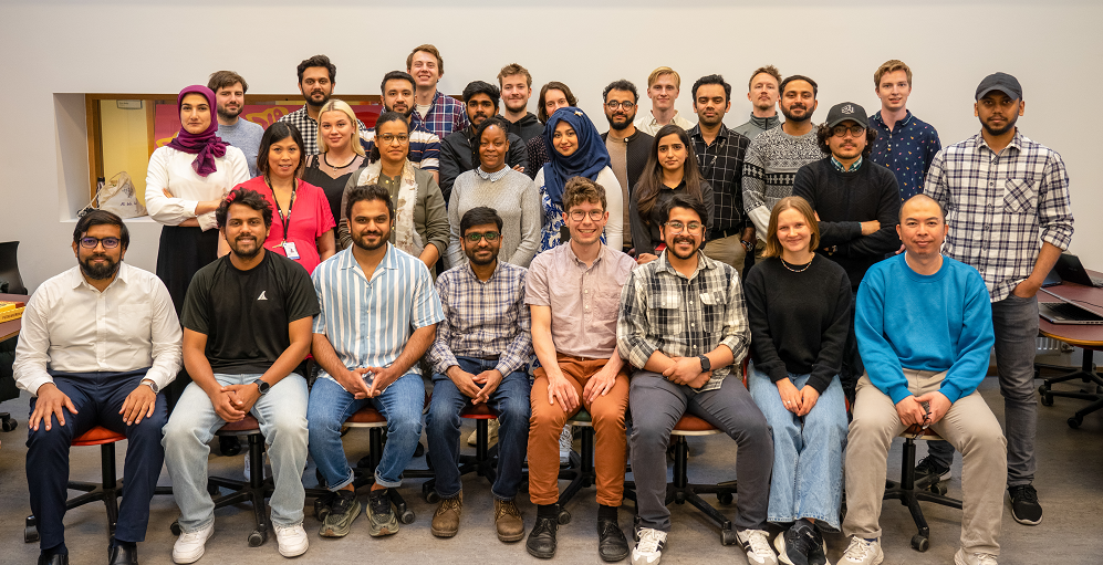 Men uning eshagiga sikimni tiqib oldim